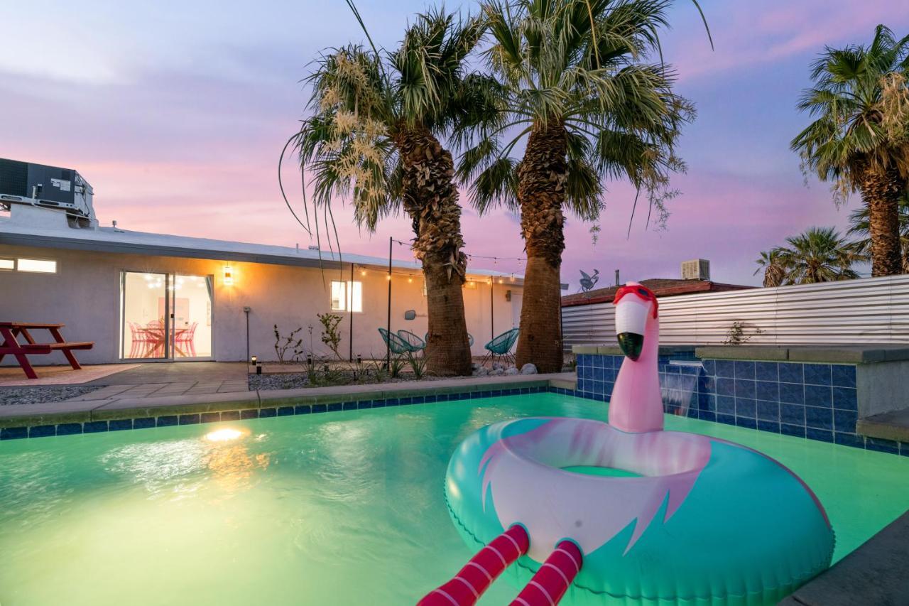 Mountain View Pink Paradise By Rather Be Properties Palm Springs Exterior photo